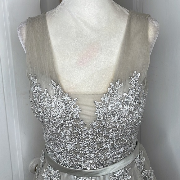 A-line Knee-length Tulle Prom Dress with Appliqués - Picture 8 of 15